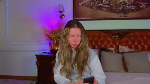 Snapshot of lunarishi chatting on 17, 11, 2025 Luna Rishi online show from 17, 11, 2025