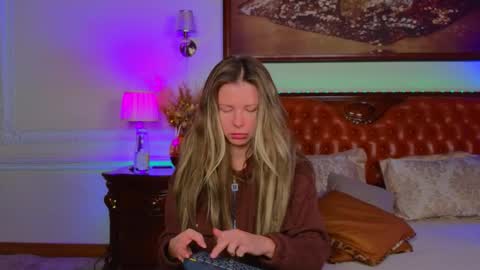 Snapshot of lunarishi chatting on 1, 12, 2025 Luna Rishi online show from 1, 12, 2025