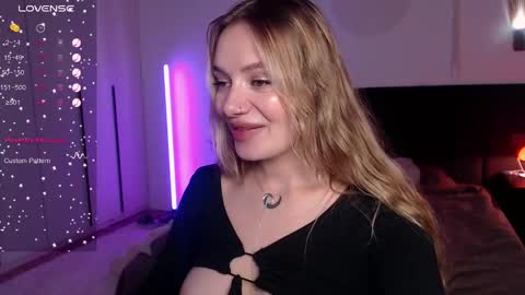 LunaticaBae online show from 22, 2, 2025