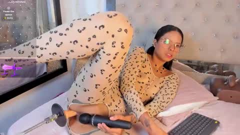 lunna__tylor online show from 25, 10, 2025