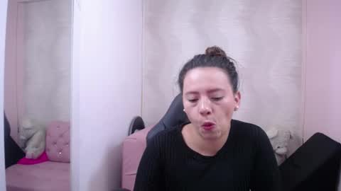 Snapshot of lunnadoll chatting on 29, 1, 2025 Katty what ever do you want on my pv is for extra tokens minimi 250 tks ty u for understand online show from 29, 1, 2025