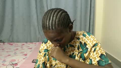 luo_queen online show from 15, 9, 2025