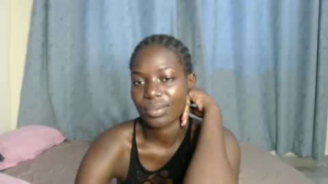 luo_queen online show from 8, 10, 2025