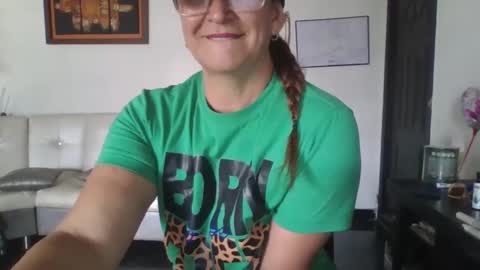 Snapshot of lupitavega_ chatting on 11, 10, 2025 Lupita online show from 11, 10, 2025