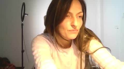 Snapshot of lusisart chatting on 16, 12, 2025 Lusisart online show from 16, 12, 2025