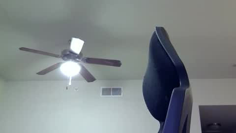 Snapshot of lustfullives chatting on 9, 4, 2026 LustfulLives online show from 9, 4, 2026