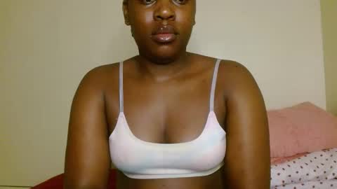 Snapshot of lustrouschoco chatting on 15, 3, 2026 lustrous-choco online show from 15, 3, 2026