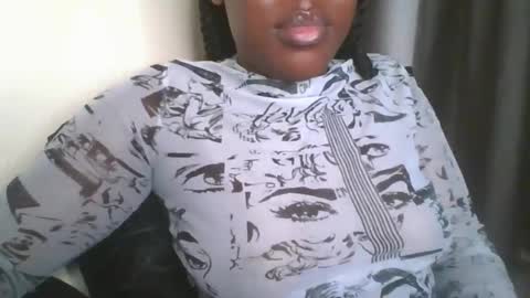 Snapshot of lustrouschoco chatting on 15, 4, 2026 lustrous-choco online show from 15, 4, 2026