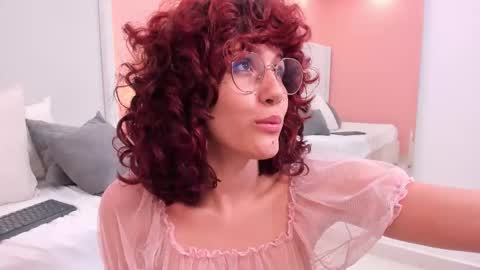 Snapshot of luucy_rose chatting on 31, 10, 2025 Lucy Rose  online show from 31, 10, 2025