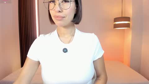 Snapshot of luvely_unique chatting on 28, 10, 2025 Lu. online show from 28, 10, 2025