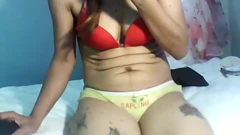 Snapshot of luvu4everxxx chatting on 8, 11, 2025 Bee Bee online show from 8, 11, 2025