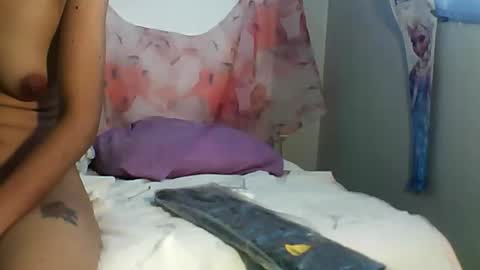 Snapshot of luvu4everxxx chatting on 23, 11, 2025 Bee Bee online show from 23, 11, 2025