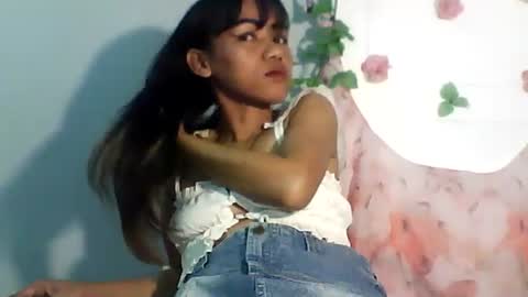 Snapshot of luvu4everxxx chatting on 29, 11, 2025 Bee Bee online show from 29, 11, 2025