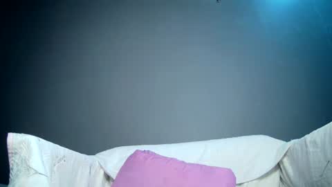 Snapshot of luvu4everxxx chatting on 23, 6, 2026 Bee Bee online show from 23, 6, 2026