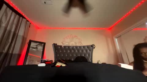 Snapshot of luvvlee chatting on 17, 10, 2025 luvvlee online show from 17, 10, 2025