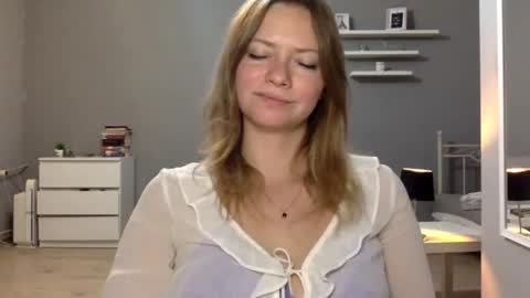 Snapshot of lux_millie chatting on 11, 9, 2025 Millie online show from 11, 9, 2025