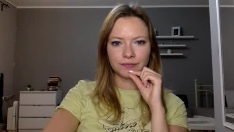 Snapshot of lux_millie chatting on 23, 9, 2025 Millie online show from 23, 9, 2025