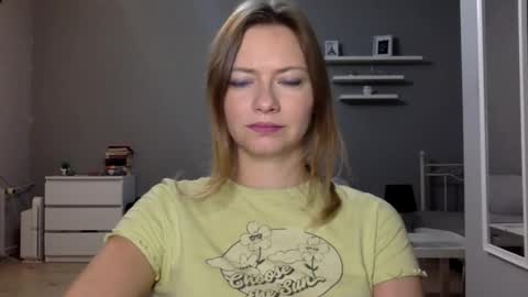 Snapshot of lux_millie chatting on 25, 9, 2025 Millie online show from 25, 9, 2025