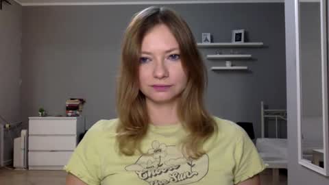 Snapshot of lux_millie chatting on 23, 10, 2025 Millie online show from 23, 10, 2025