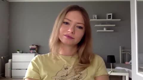 Snapshot of lux_millie chatting on 2, 11, 2025 Millie online show from 2, 11, 2025