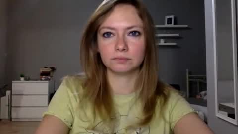 Snapshot of lux_millie chatting on 5, 11, 2025 Millie online show from 5, 11, 2025