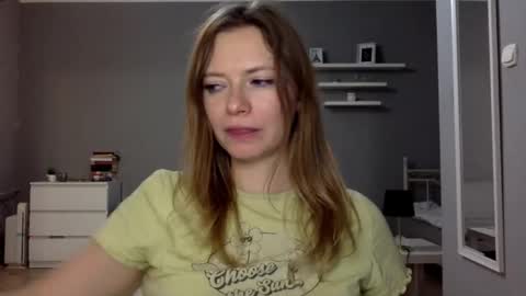 Snapshot of lux_millie chatting on 6, 11, 2025 Millie online show from 6, 11, 2025