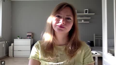 Snapshot of lux_millie chatting on 7, 11, 2025 Millie online show from 7, 11, 2025