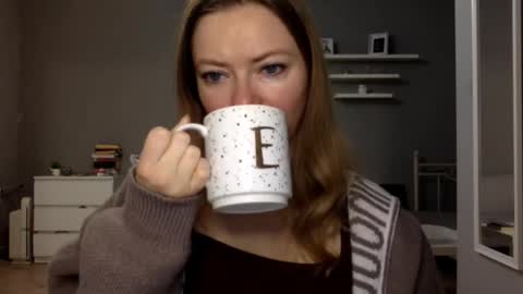 Snapshot of lux_millie chatting on 16, 11, 2025 Millie online show from 16, 11, 2025