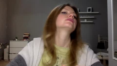 Snapshot of lux_millie chatting on 25, 11, 2025 Millie online show from 25, 11, 2025