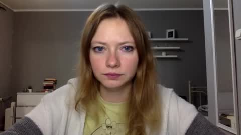 Snapshot of lux_millie chatting on 1, 12, 2025 Millie online show from 1, 12, 2025