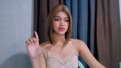 queen lux online show from 4, 4, 2026