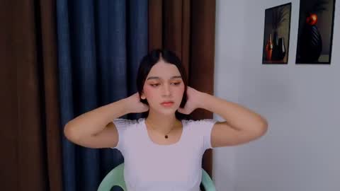 Snapshot of lux_white chatting on 26, 6, 2026 queen lux online show from 26, 6, 2026