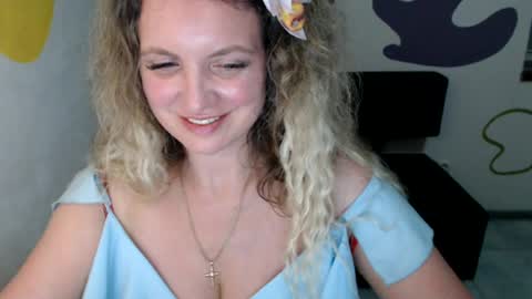 Snapshot of luxdonna chatting on 4, 7, 2026 Donna online show from 4, 7, 2026