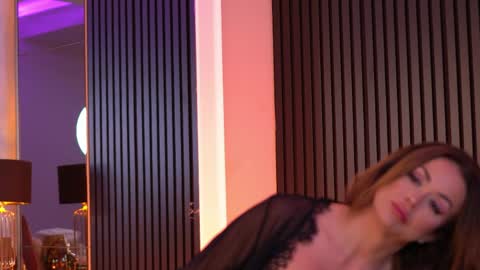 luxennoir online show from 17, 5, 2026