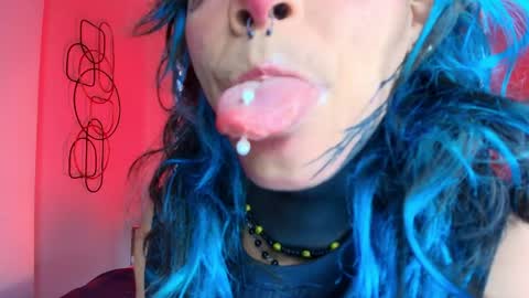 Snapshot of luxiel_ chatting on 23, 5, 2026 Luxiel 3 online show from 23, 5, 2026