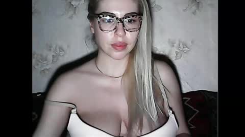 Snapshot of luxsonyastar chatting on 19, 1, 2025 LuxSonyaStar online show from 19, 1, 2025