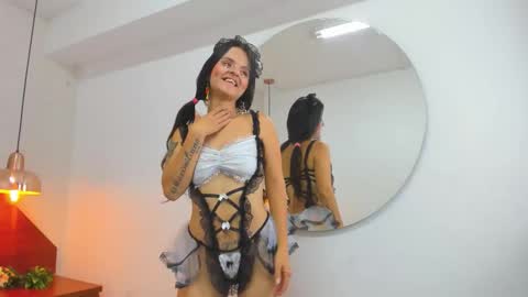 Snapshot of luz_mia1 chatting on 24, 10, 2025 Luz online show from 24, 10, 2025