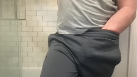 lvguynextdoor440656 online show from 27, 3, 2026