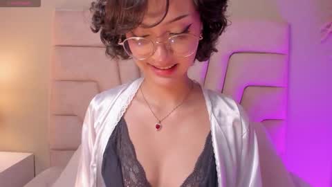 Lya Lee online show from 4, 11, 2025