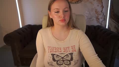 Snapshot of lylanimfa chatting on 6, 12, 2024 lylanimfa online show from 6, 12, 2024