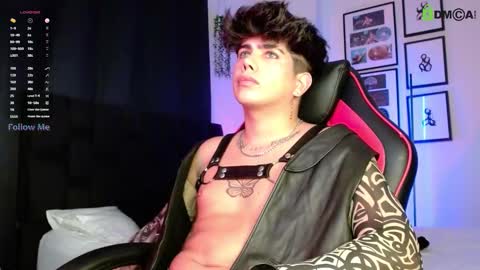 Lyle Bennett Freelance Model online show from 4, 12, 2025