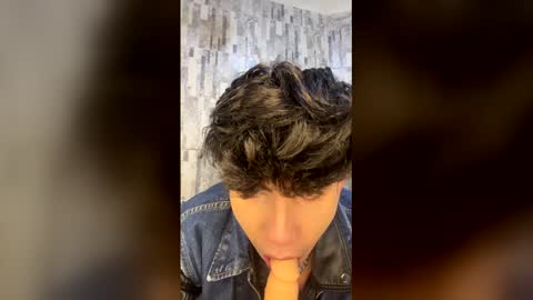 Lyle Bennett Freelance Model online show from 12, 1, 2026