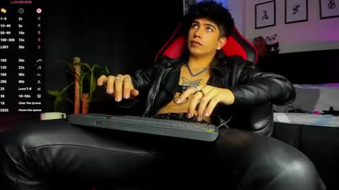 Lyle Bennett Freelance Model online show from 28, 7, 2026