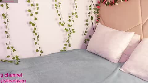 Snapshot of lyly_loveyou chatting on 13, 10, 2025 Lyly online show from 13, 10, 2025