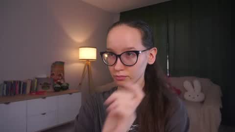 Snapshot of lynettebails chatting on 20, 7, 2026 Sara online show from 20, 7, 2026