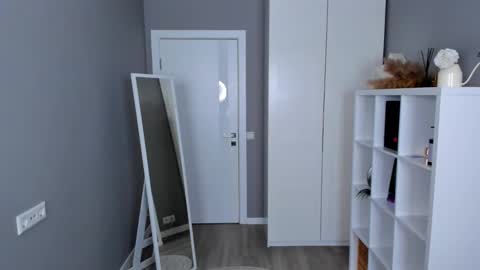  LYNN  online show from 6, 3, 2025