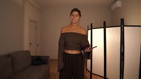 Snapshot of lynn_jackson chatting on 7, 1, 2026 LYNN online show from 7, 1, 2026