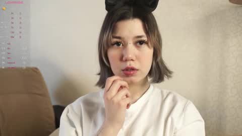 Snapshot of lynngroves chatting on 4, 3, 2025 Lola online show from 4, 3, 2025