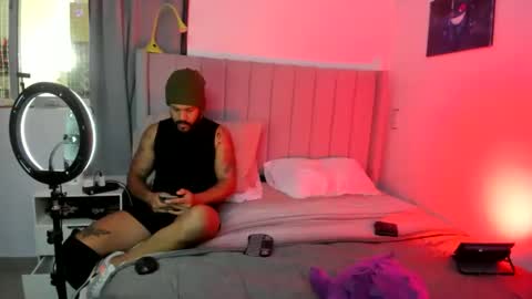 Lyon Dark online show from 6, 1, 2026