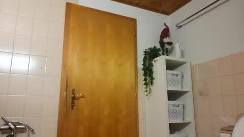 Snapshot of m1guele chatting on 27, 12, 2024 Fucklover online show from 27, 12, 2024